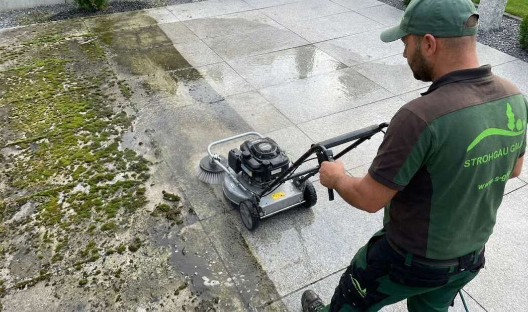 1Ultrarealistic_scene_of_202512120014